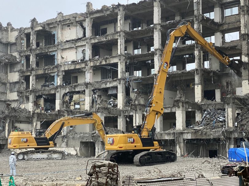 New Cat® 340 UHD Demolition Excavator Features Higher Vertical Reach and More Configuration Flexibility